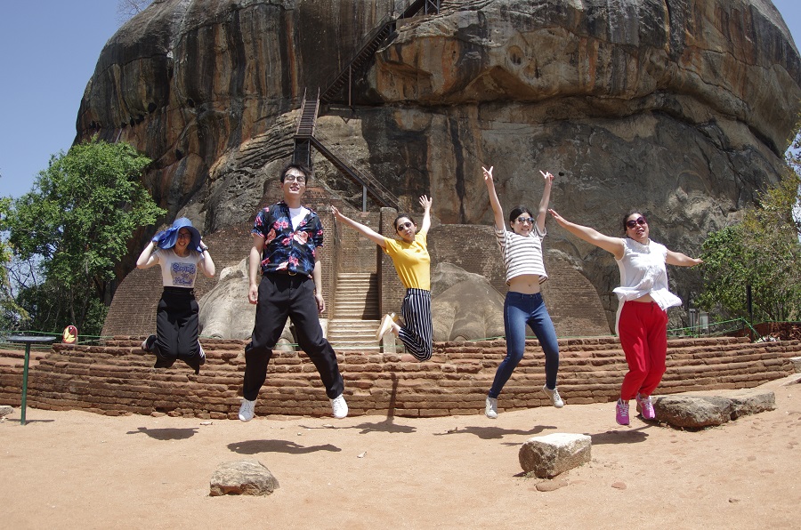 Chinese Journalists fascinated by the beauty of Sri Lanka 